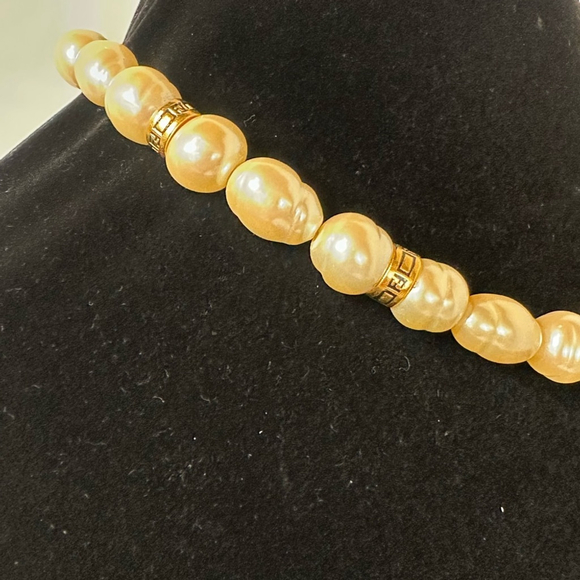 Ultra Rare VTG Signed Fendi Baroque Glass Pearl w Gold Accent Choker - Picture 3 of 15